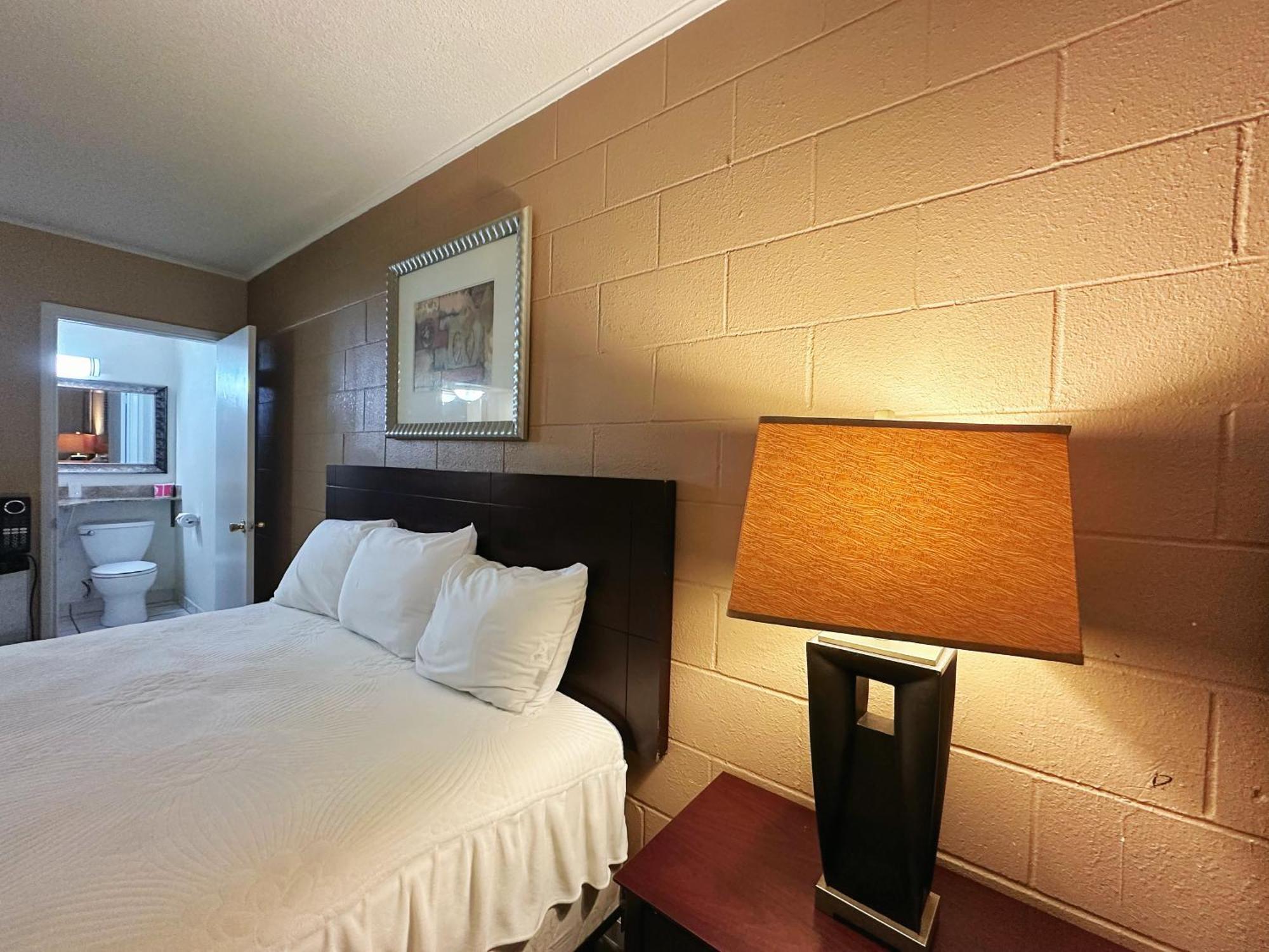Royal Inn And Suites Hemet Exterior photo